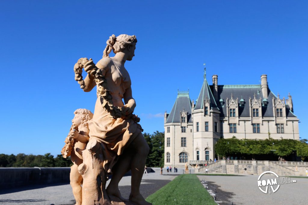 The Biltmore's steep roof and delicate stone work is inspired by structures such as Château de Blois, Chenonceau and Chambord in France and Waddesdon Manor in England.